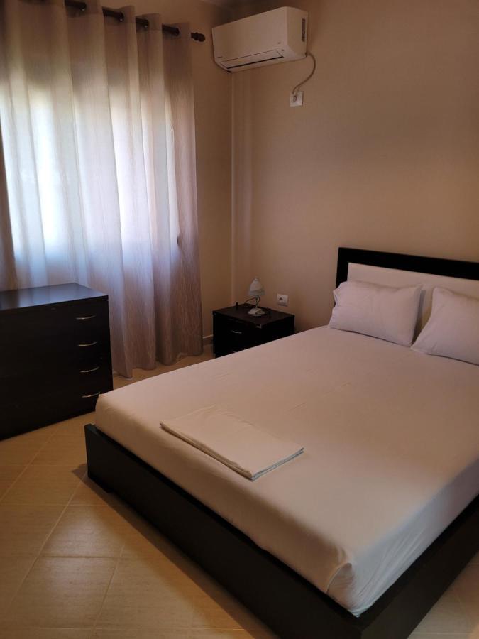 Marina Apartment Sarandë Exterior foto